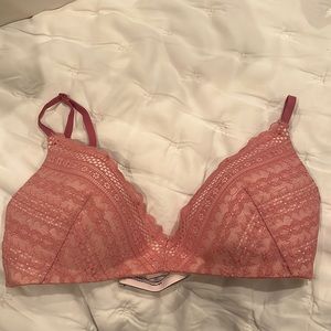 Victorias Secret Bra, No-Wire, Size: 32D